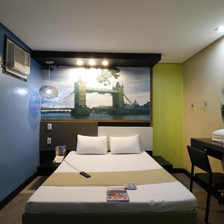 Hotel Dreamworld Araneta Cubao Екстер'єр фото