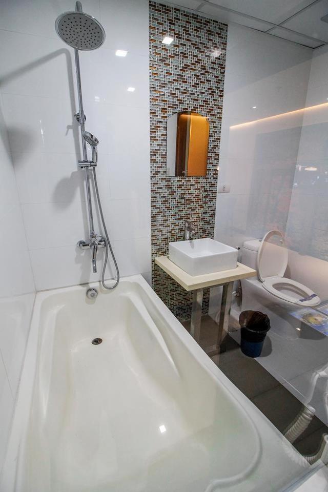 Hotel Dreamworld Araneta Cubao Екстер'єр фото