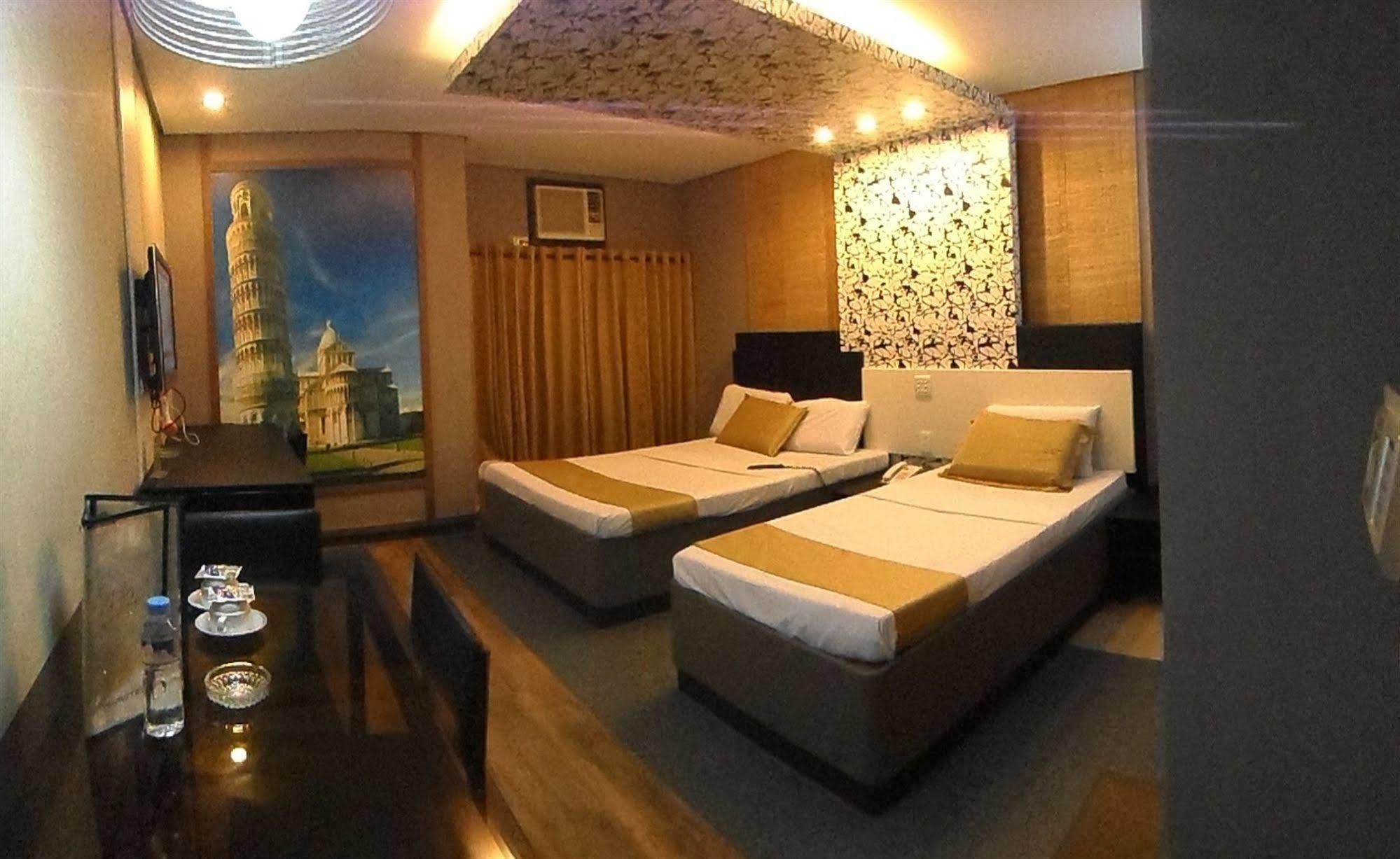 Hotel Dreamworld Araneta Cubao Екстер'єр фото
