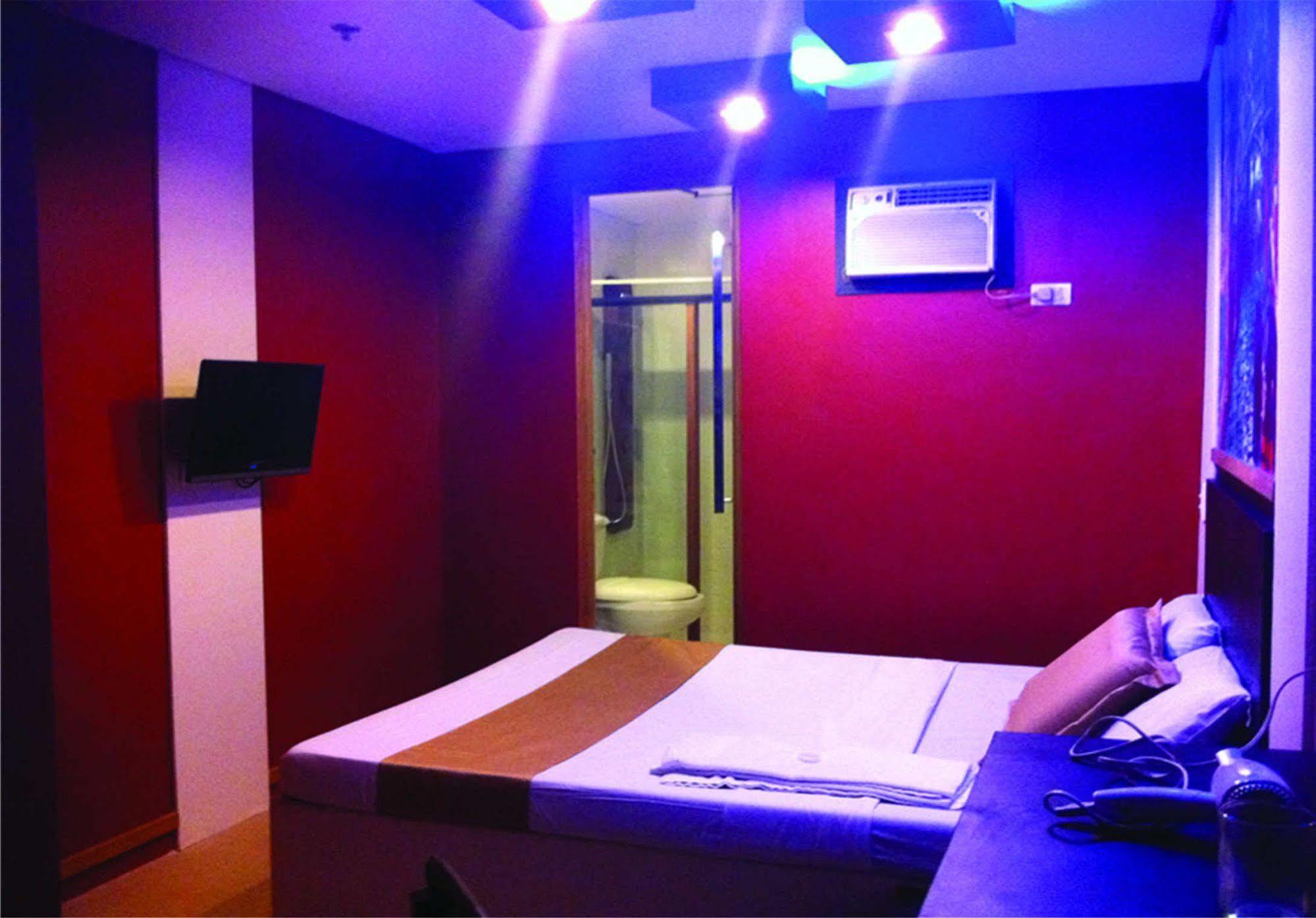 Hotel Dreamworld Araneta Cubao Екстер'єр фото