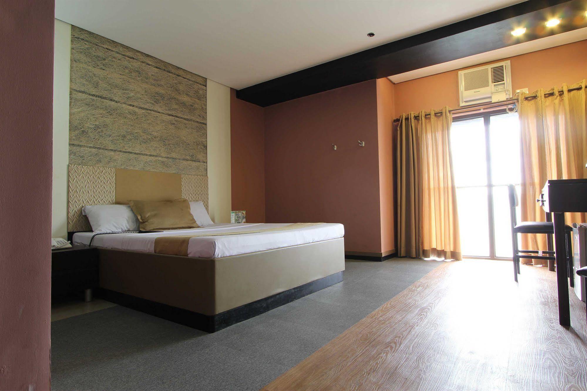Hotel Dreamworld Araneta Cubao Екстер'єр фото