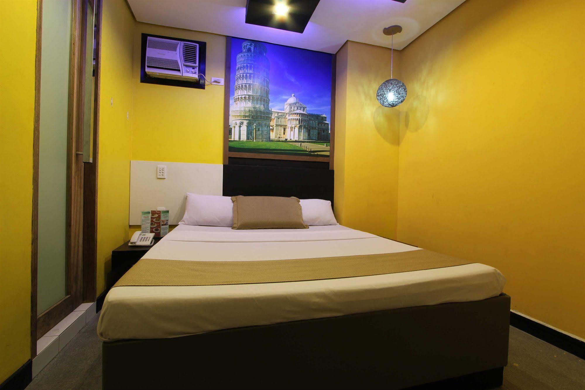 Hotel Dreamworld Araneta Cubao Екстер'єр фото