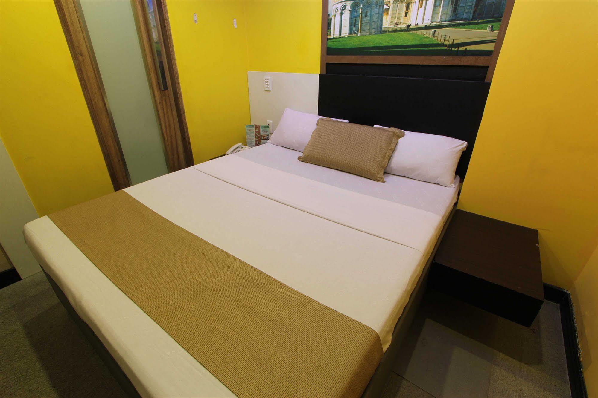Hotel Dreamworld Araneta Cubao Екстер'єр фото